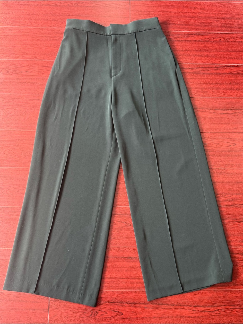 Uniqlo pleated trousers